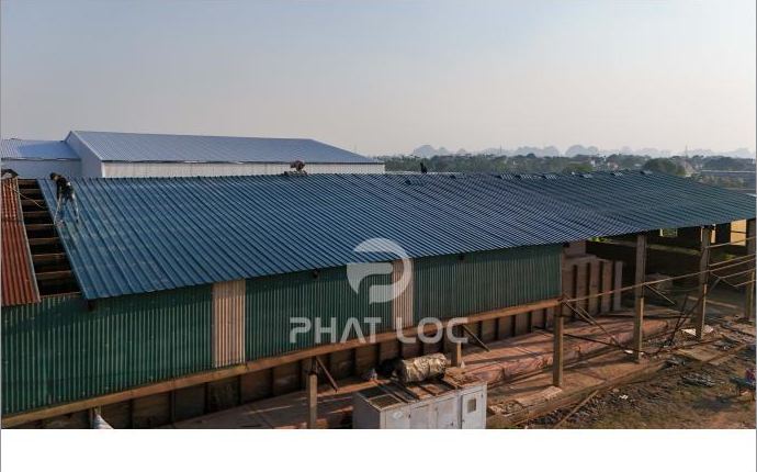 Nhà máy phân bón lợp tôn nhựa Eurolines