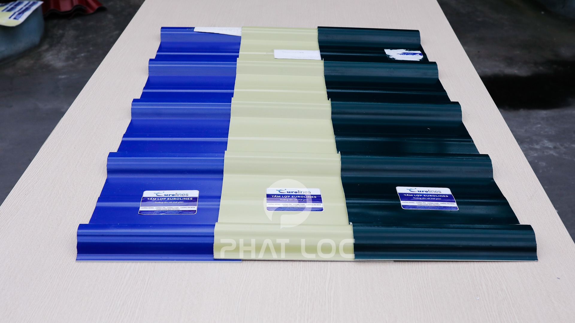 Tôn ngói nhựa Phát Lộc Ton ngoi nhua PVC PP 3499