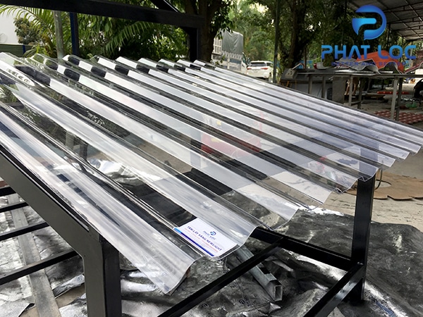 Tấm lấy sáng polycarbonate 11 sóng – Nhiệt Phát Lộc