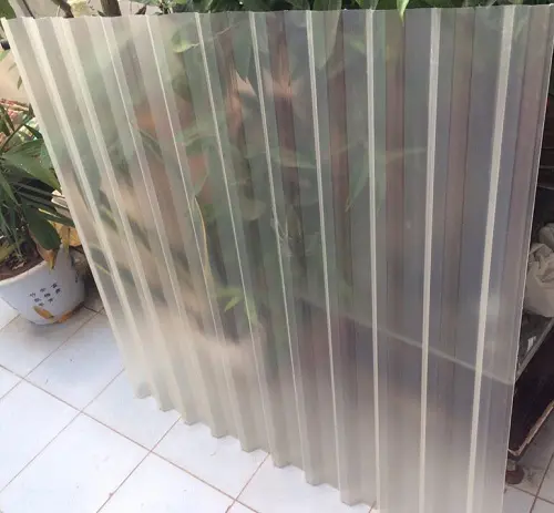 tam lop lay sang upvc phat loc