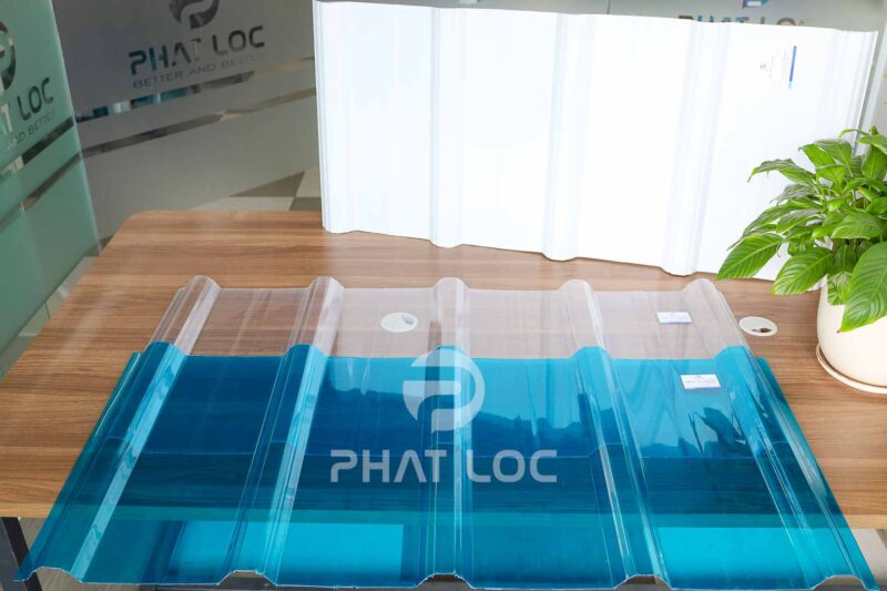 Tấm nhựa lấy sáng Polycarbonate dạng sóng