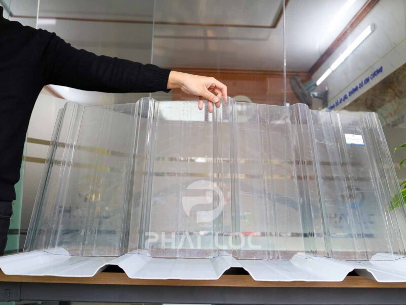 Tấm Nhựa Lấy Sáng Polycarbonate 6 Sóng - NEWLIGHT 10 Tấm lấy sáng 6 sóng Newlight