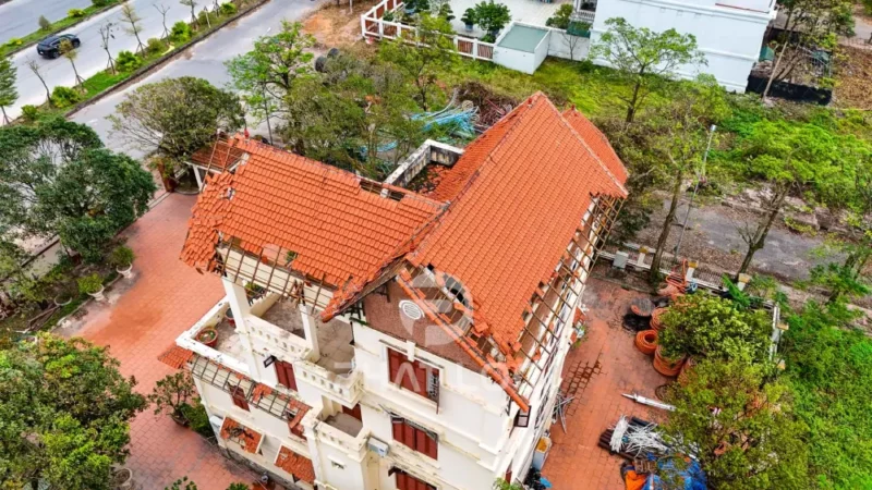 Nguyên nhân phổ biến khiến mái ngói bị dột