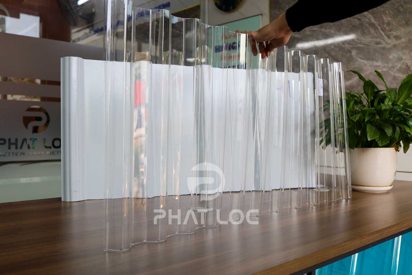 Tôn ngói nhựa Phát Lộc Tam lay sang song Newlight 3377