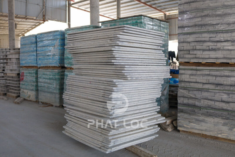 Tại sao nên sử dụng Pallet nhựa PVC trong quy trình sản xuất gạch không nung?