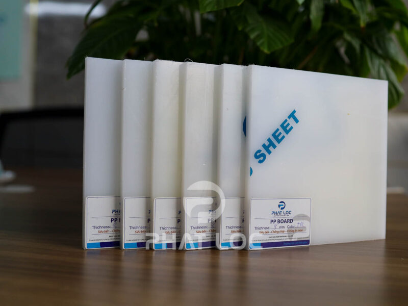 Tấm nhựa PP màu trắng sữa