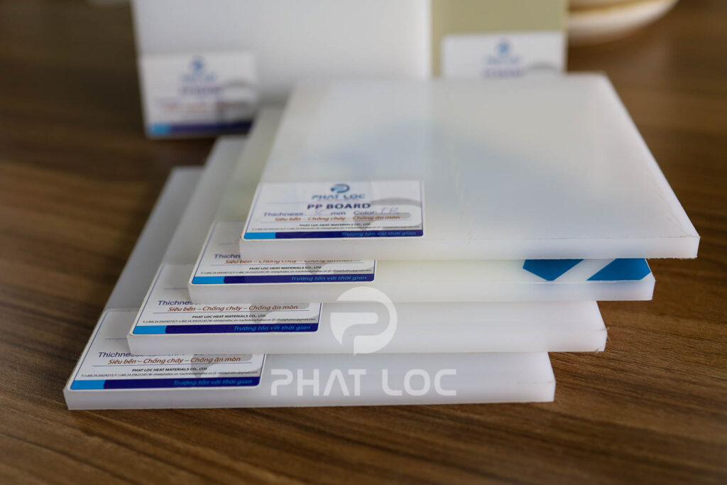 Độ Bền Tấm Nhựa PP Thực Tế Trong Môi Trường Công Nghiệp, Nhà Máy Sản Xuất 3 Độ Bền Tấm Nhựa PP Thực Tế Trong Môi Trường Công Nghiệp, Nhà Máy Sản Xuất