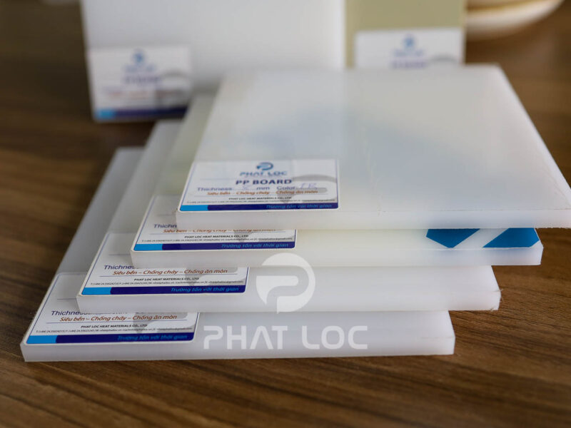 Độ Bền Tấm Nhựa PP Thực Tế Trong Môi Trường Công Nghiệp, Nhà Máy Sản Xuất