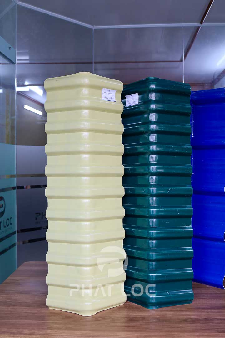 Úp nóc tôn nhựa - Phụ kiện tấm lợp PVC Úp nóc tôn nhựa - Phụ kiện tấm lợp PVC