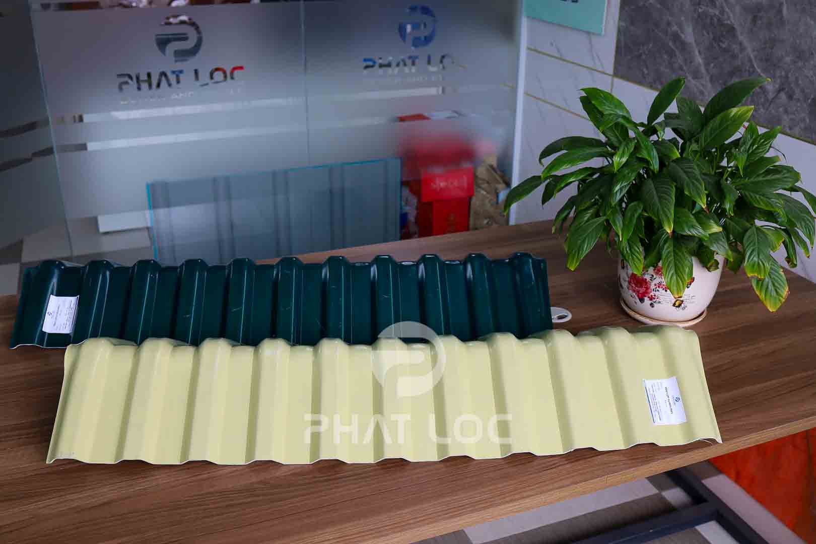 Úp nóc tôn nhựa - Phụ kiện tấm lợp PVC Úp nóc tôn nhựa - Phụ kiện tấm lợp PVC