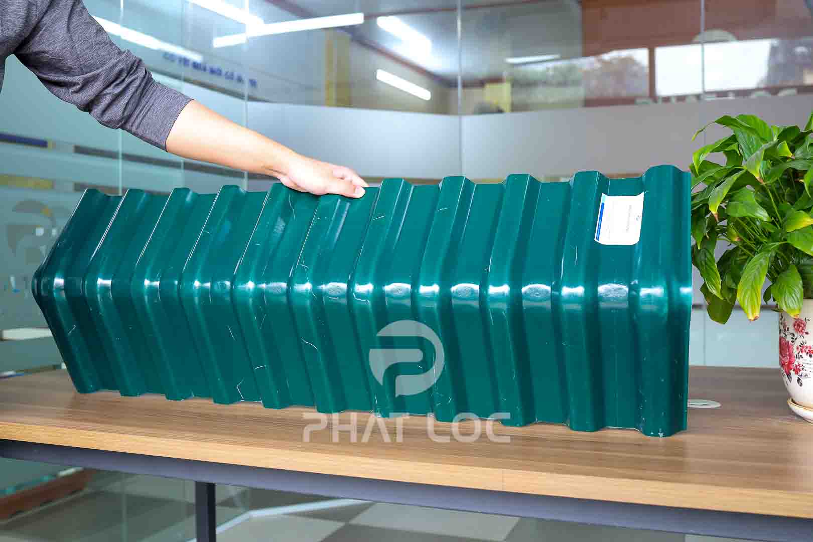 Úp nóc tôn nhựa - Phụ kiện tấm lợp PVC Úp nóc tôn nhựa - Phụ kiện tấm lợp PVC