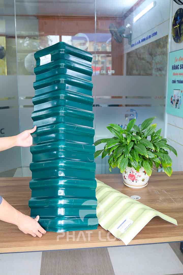 Úp nóc tôn nhựa - Phụ kiện tấm lợp PVC Úp nóc tôn nhựa - Phụ kiện tấm lợp PVC