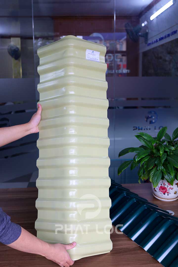 Úp nóc tôn nhựa - Phụ kiện tấm lợp PVC Úp nóc tôn nhựa - Phụ kiện tấm lợp PVC
