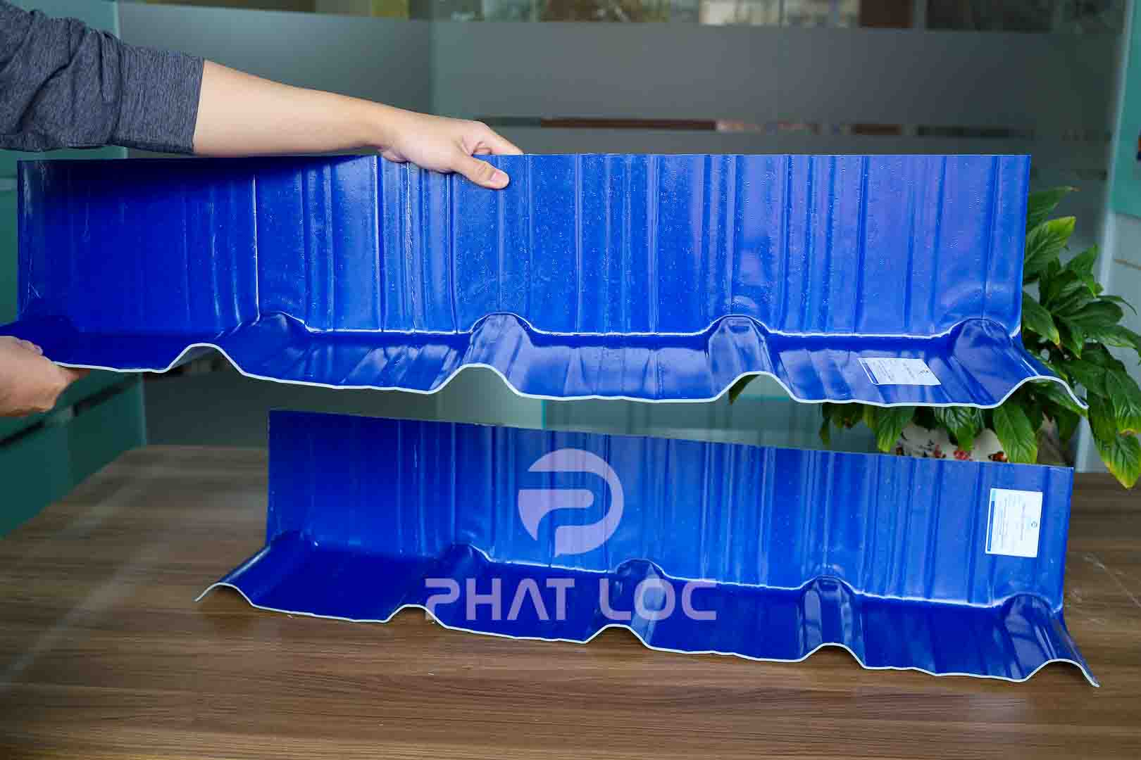 Tấm úp hiên tường Tôn nhựa - Phụ kiện tấm lợp Eurolines Tấm úp hiên tường Tôn nhựa - Phụ kiện tấm lợp Eurolines