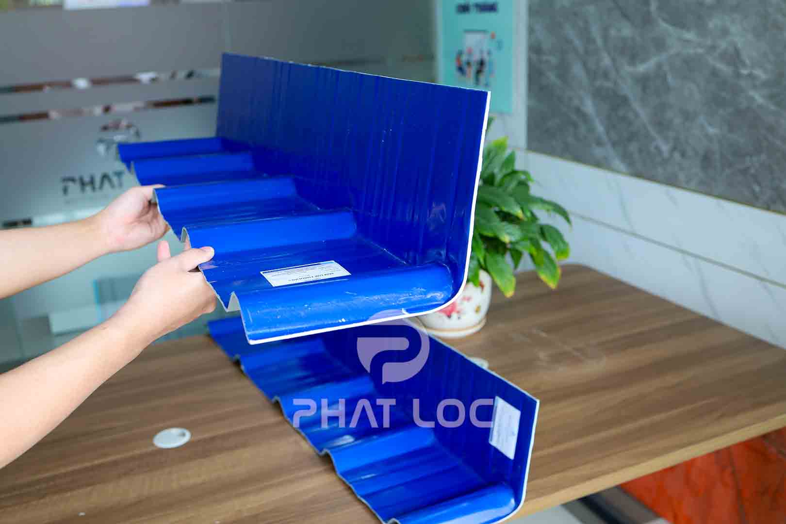 Tấm úp hiên tường Tôn nhựa - Phụ kiện tấm lợp Eurolines Tấm úp hiên tường Tôn nhựa - Phụ kiện tấm lợp Eurolines