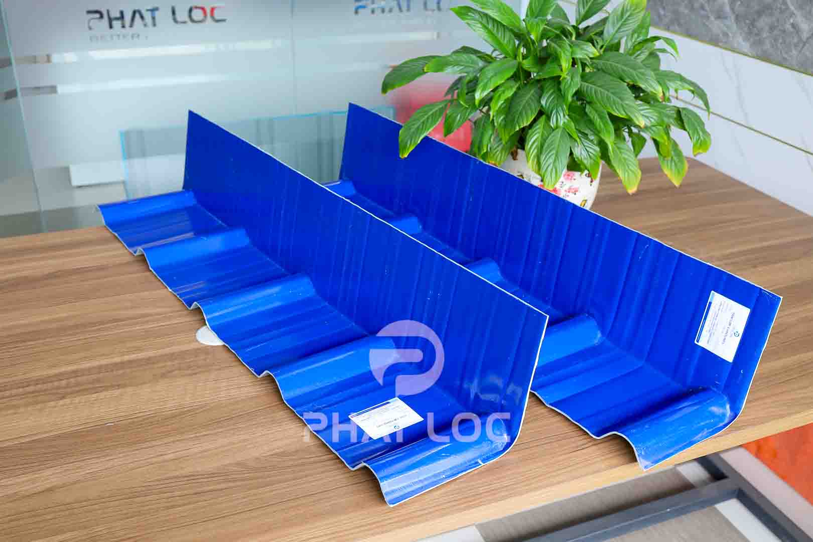 Tấm úp hiên tường Tôn nhựa - Phụ kiện tấm lợp Eurolines Tấm úp hiên tường Tôn nhựa - Phụ kiện tấm lợp Eurolines
