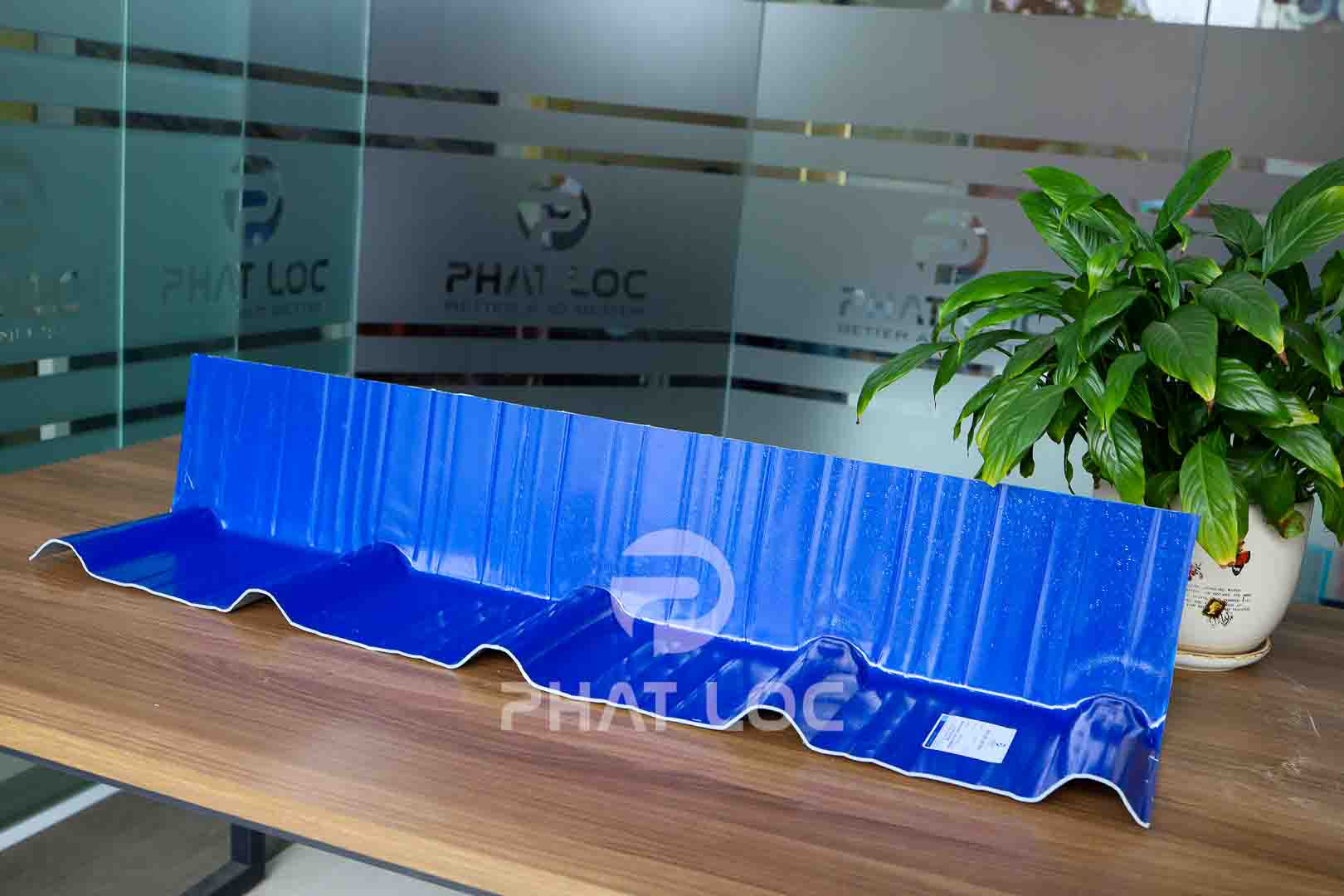 Tấm úp hiên tường Tôn nhựa - Phụ kiện tấm lợp Eurolines Tấm úp hiên tường Tôn nhựa - Phụ kiện tấm lợp Eurolines