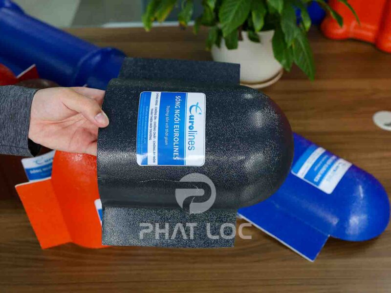 Tấm úp đuôi mái ngói nhựa – Phụ kiện nhựa giả ngói Eurolines