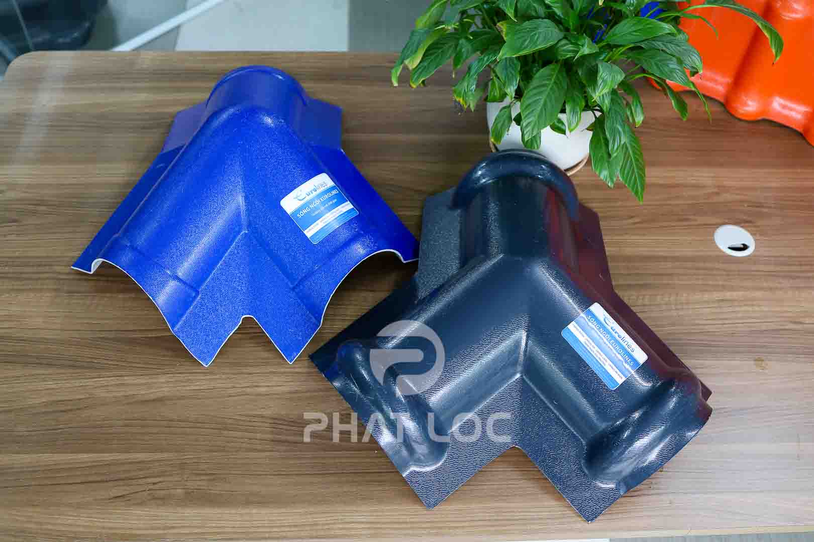 Chạc 3 úp đỉnh ngói nhựa - Phụ kiện ngói Eurolines
