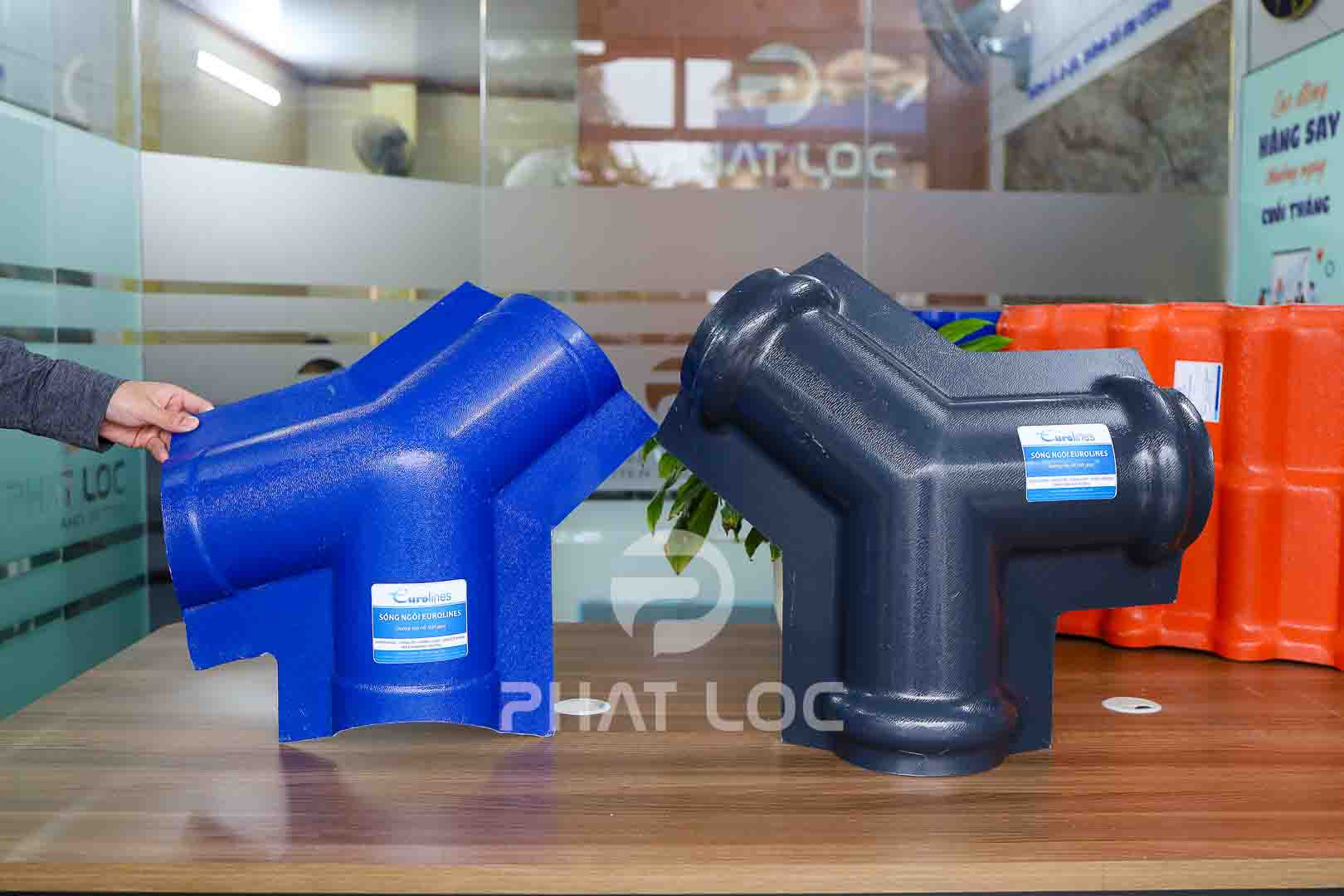 Chạc 3 úp đỉnh ngói nhựa - Phụ kiện ngói Eurolines