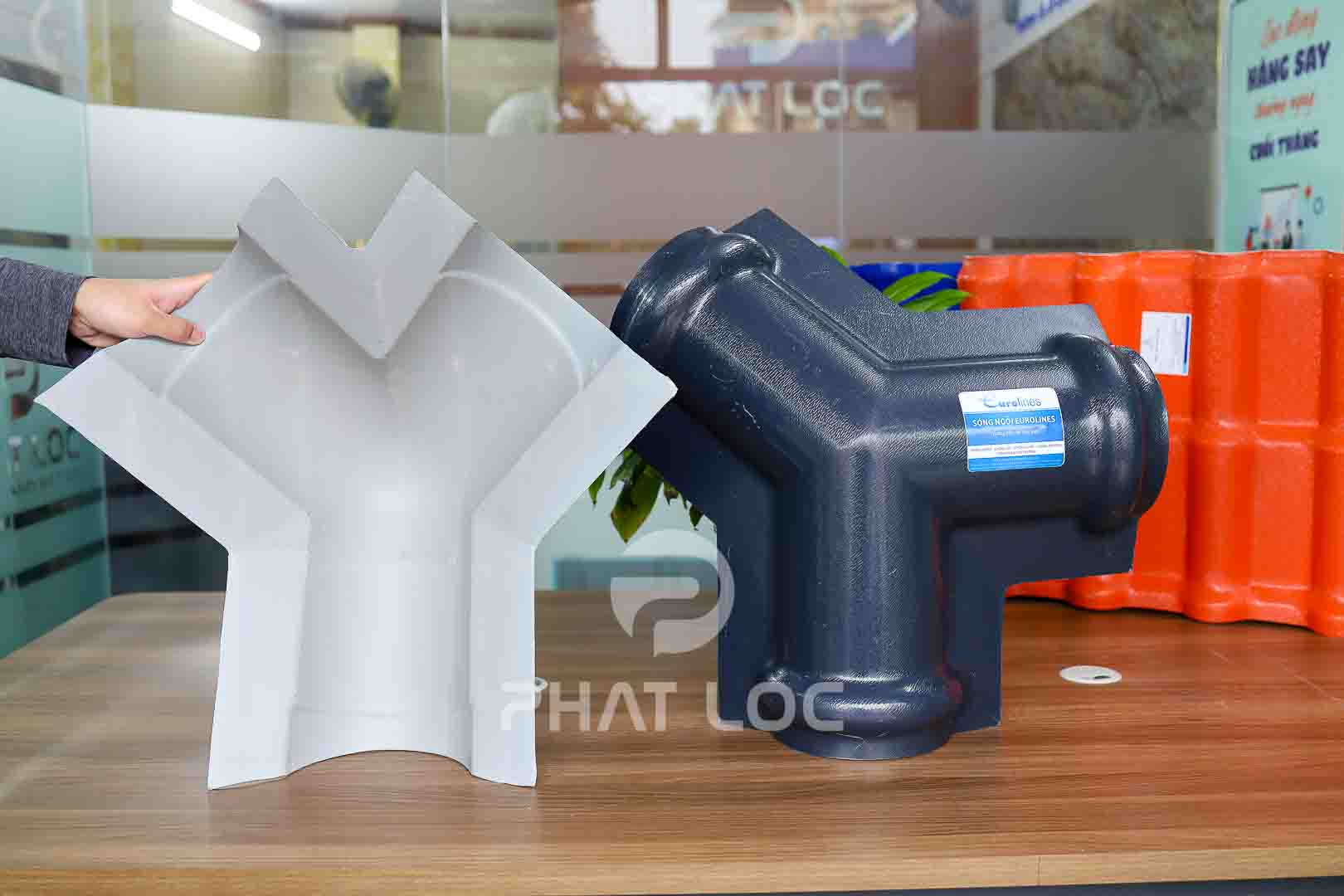 Chạc 3 úp đỉnh ngói nhựa - Phụ kiện ngói Eurolines