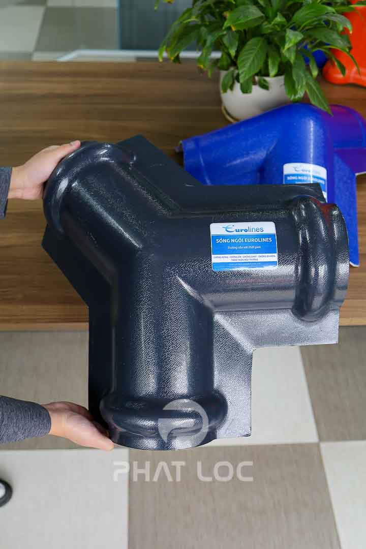 Chạc 3 úp đỉnh ngói nhựa - Phụ kiện ngói Eurolines