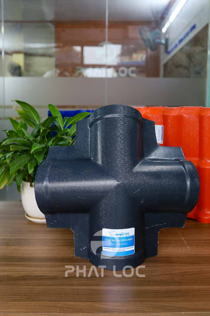 Chạc 4 úp đỉnh ngói nhựa - Phụ kiện ngói nhựa Eurolines