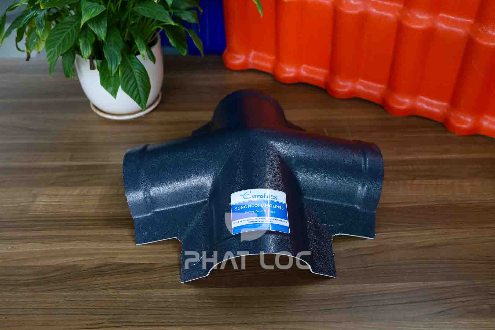 Chạc 4 úp đỉnh ngói nhựa - Phụ kiện ngói nhựa Eurolines