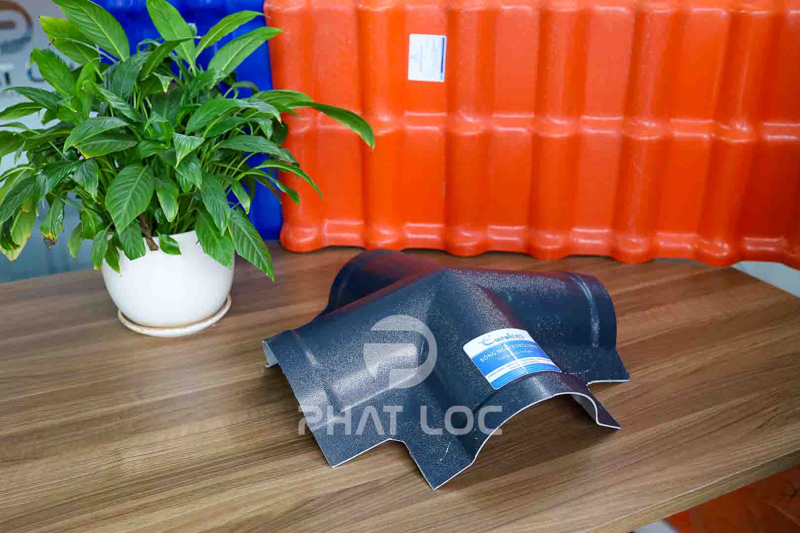 Chạc 4 úp đỉnh ngói nhựa - Phụ kiện ngói nhựa Eurolines