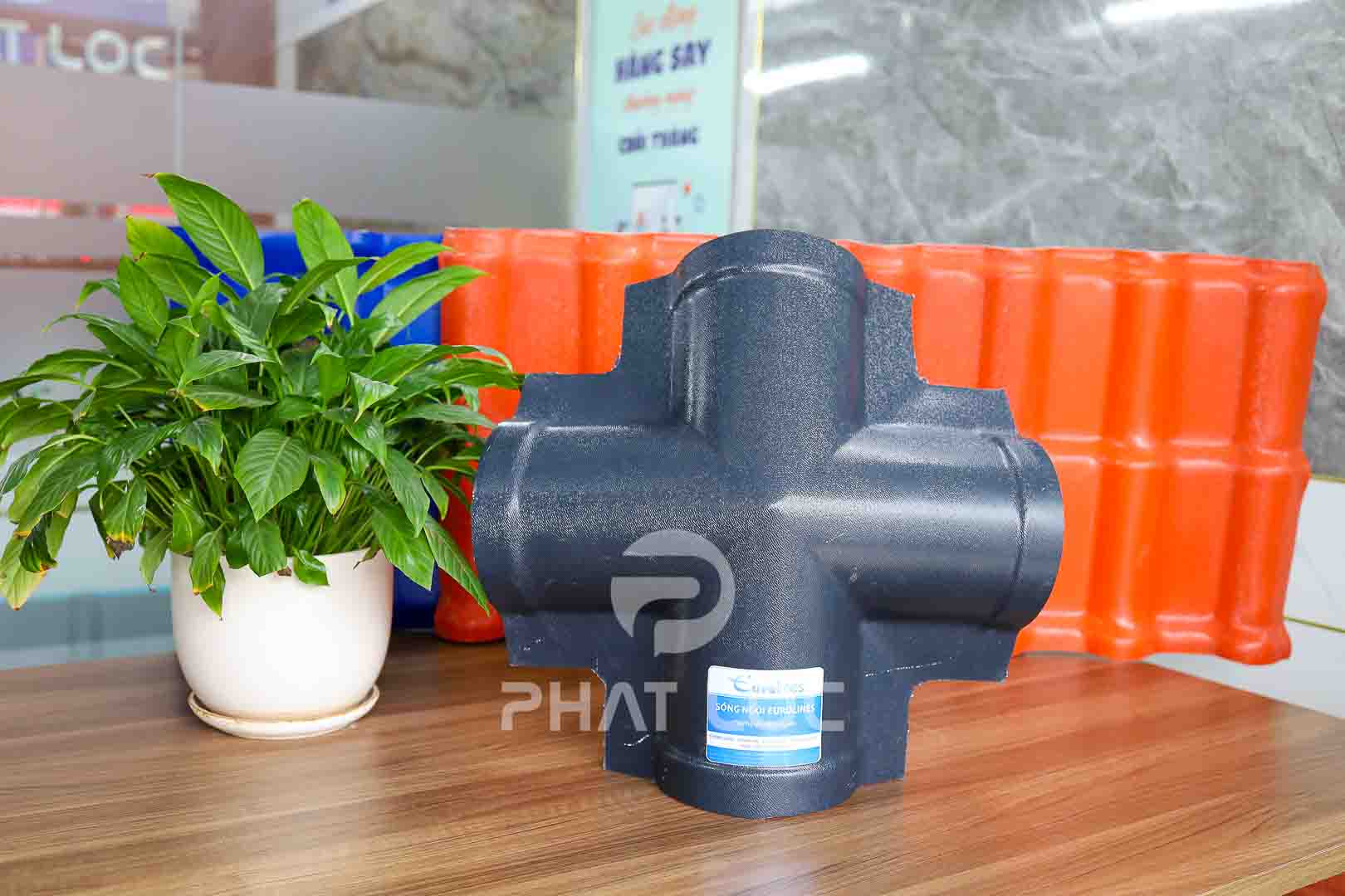 Chạc 4 úp đỉnh ngói nhựa - Phụ kiện ngói nhựa Eurolines