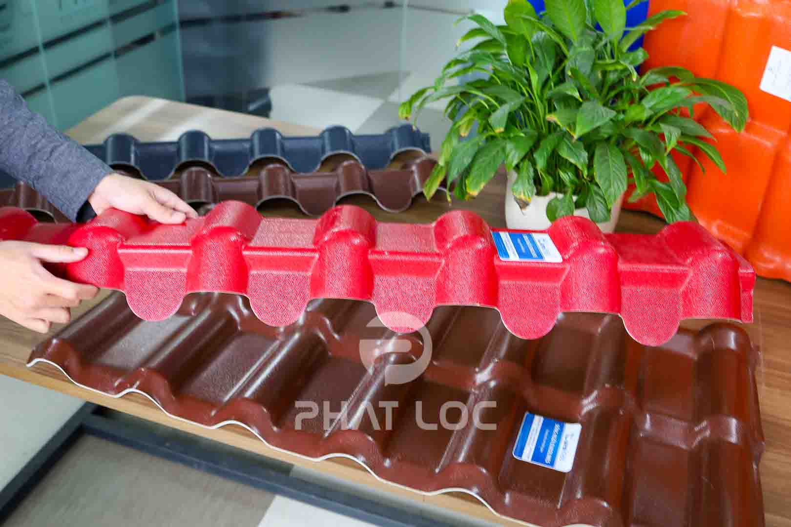 Tấm diềm hiên mái ngói nhựa - Phụ kiện tôn nhựa giả ngói Eurolines Plastic tile porch skirting