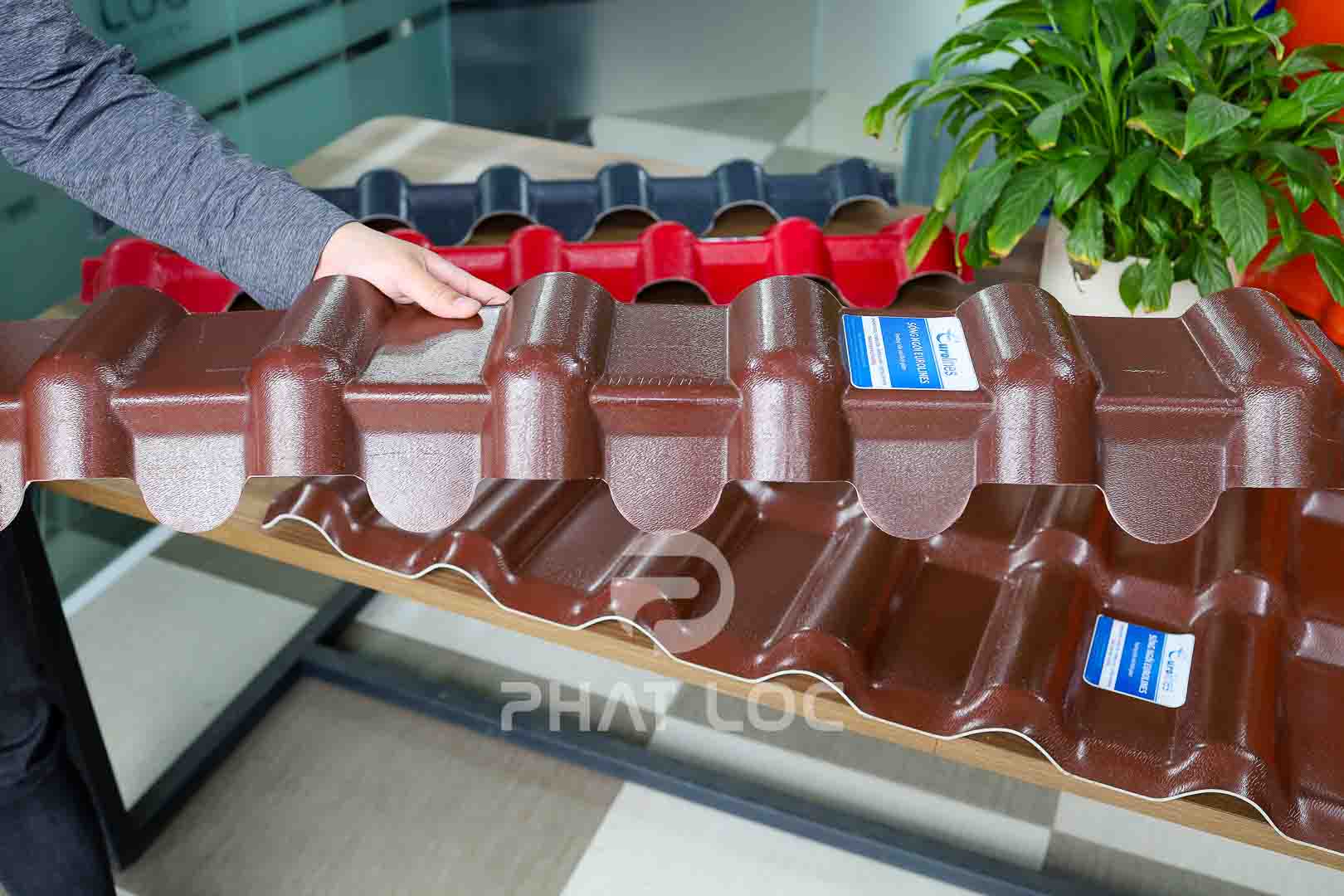 Tấm diềm hiên mái ngói nhựa - Phụ kiện tôn nhựa giả ngói Eurolines Tấm diềm hiên mái ngói nhựa - Phụ kiện tôn nhựa giả ngói Eurolines