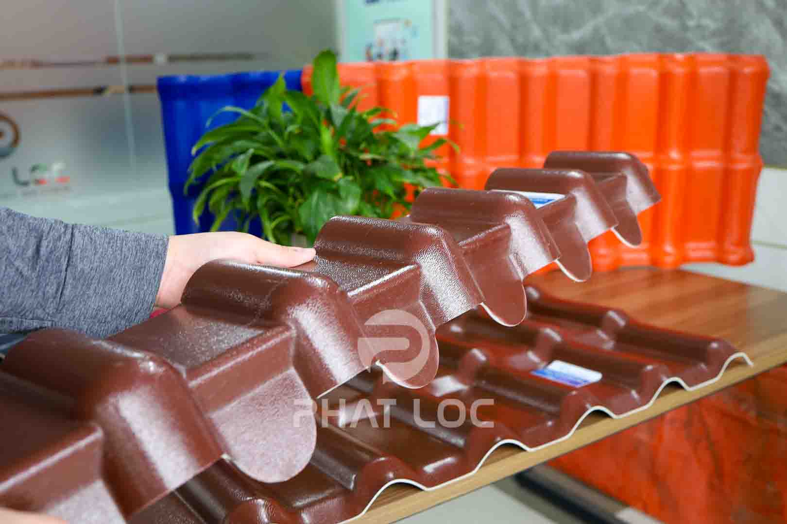 Tấm diềm hiên mái ngói nhựa - Phụ kiện tôn nhựa giả ngói Eurolines Tấm diềm hiên mái ngói nhựa - Phụ kiện tôn nhựa giả ngói Eurolines