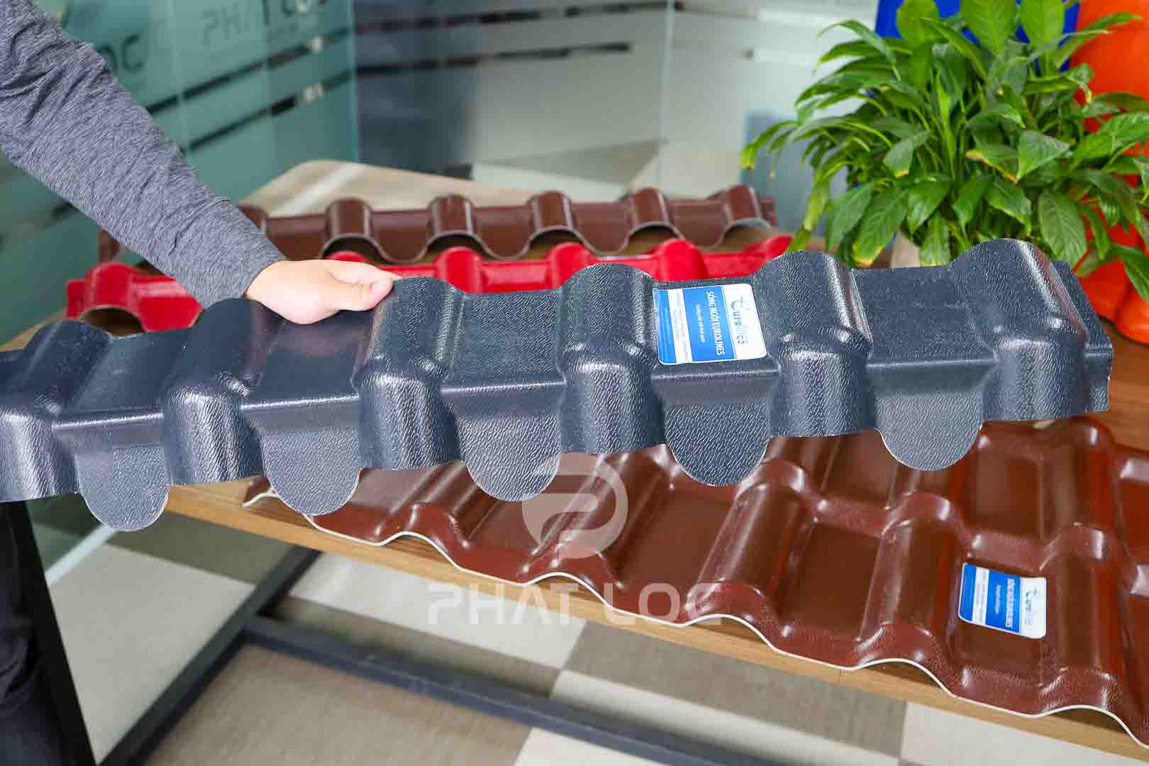 Tấm diềm hiên mái ngói nhựa - Phụ kiện tôn nhựa giả ngói Eurolines Tấm diềm hiên mái ngói nhựa - Phụ kiện tôn nhựa giả ngói Eurolines