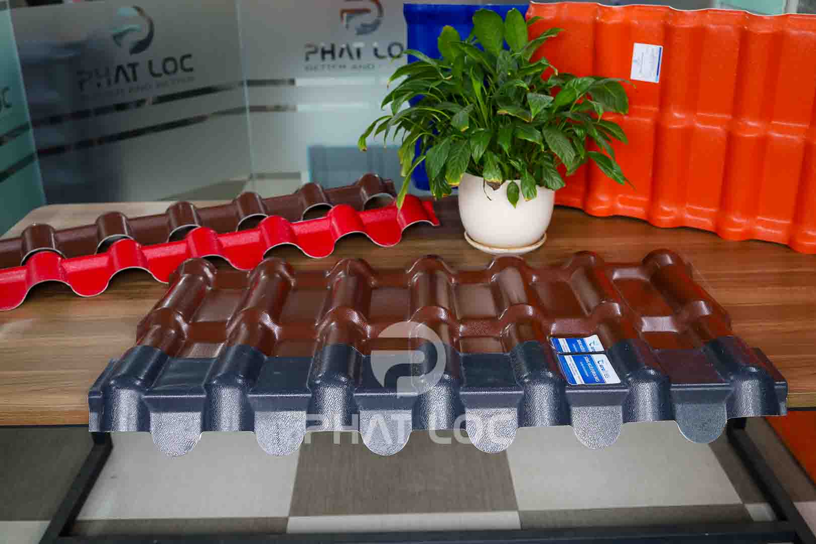 Tấm diềm hiên mái ngói nhựa - Phụ kiện tôn nhựa giả ngói Eurolines Tấm diềm hiên mái ngói nhựa - Phụ kiện tôn nhựa giả ngói Eurolines