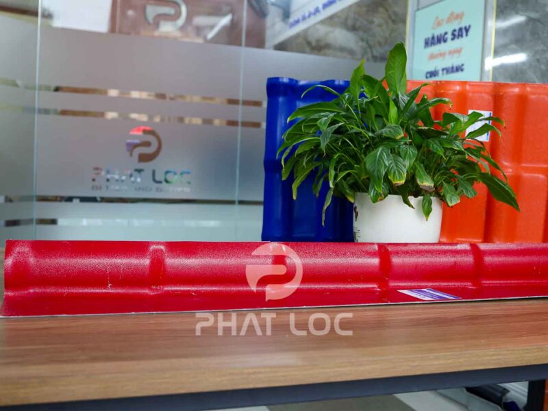Tấm úp Tường viền trái phải mái ngói nhựa