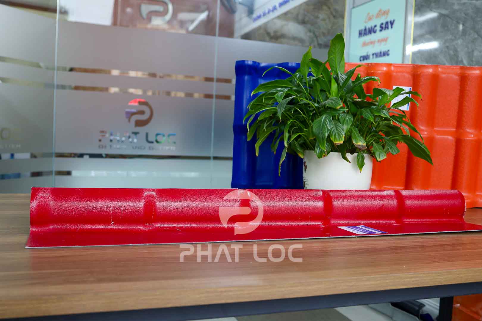 Tấm úp Tường viền trái phải mái ngói nhựa Tấm úp Tường viền trái phải mái ngói nhựa