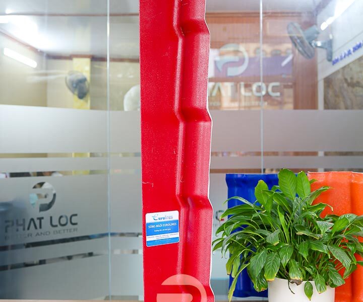 Tấm úp Tường viền trái phải mái ngói nhựa