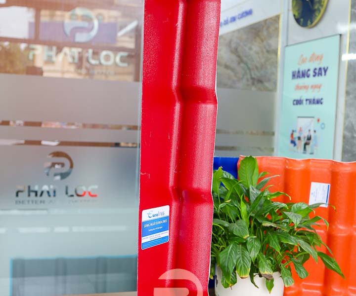 Tấm úp Tường viền trái phải mái ngói nhựa