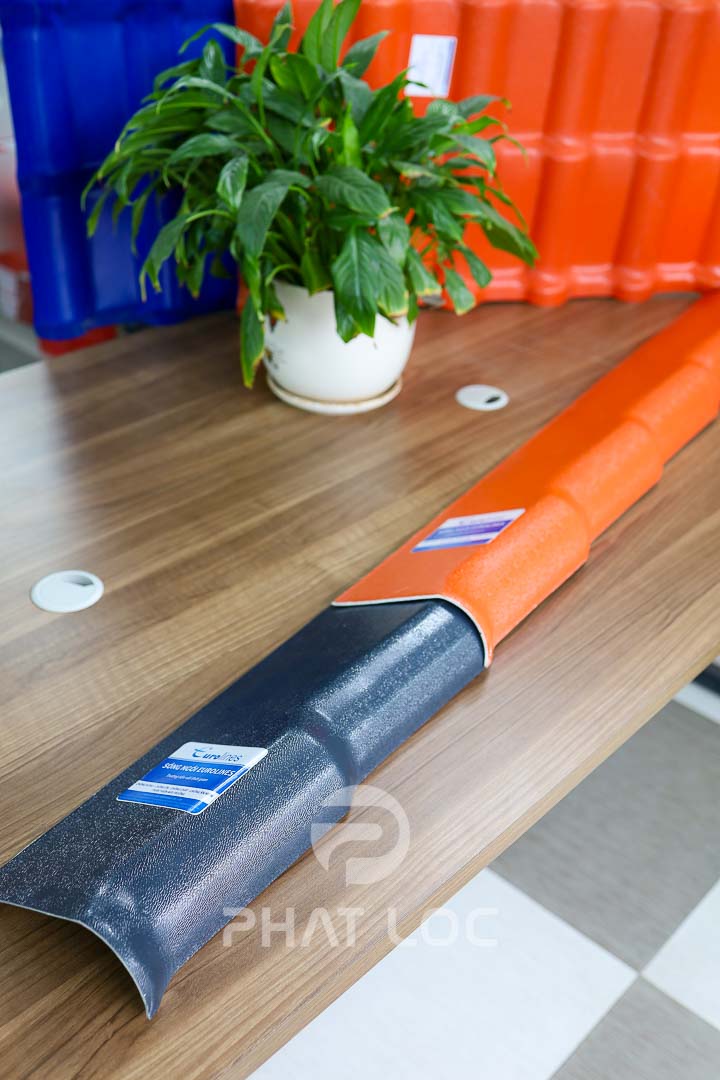 Tấm úp Viền mái trái/phải ngói nhựa - Phụ kiện tôn nhựa giả ngói Eurolines