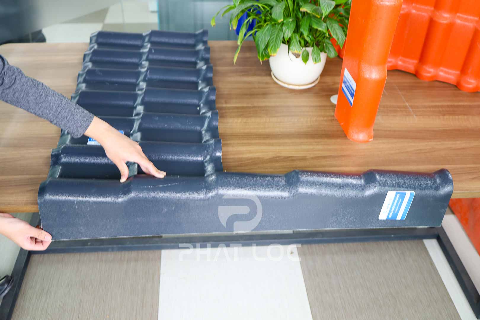 Tấm úp Viền mái trái/phải ngói nhựa - Phụ kiện tôn nhựa giả ngói Eurolines