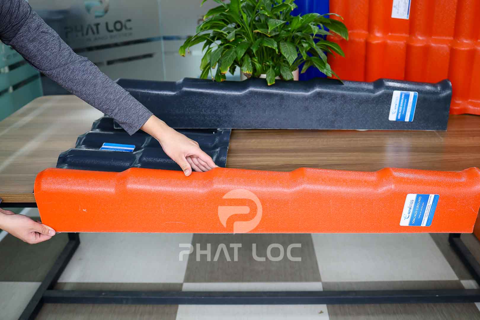 Tấm úp Viền mái trái/phải ngói nhựa - Phụ kiện tôn nhựa giả ngói Eurolines