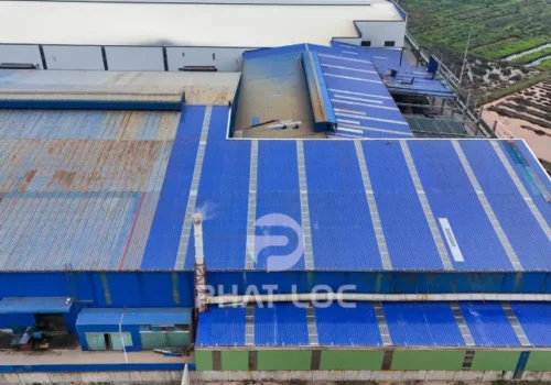 Có Nên Lợp Tôn Mới Lên Tôn Cũ Hay Không? Giải Pháp An Toàn & Tiết Kiệm Cho Chủ Nhà Năm 2025