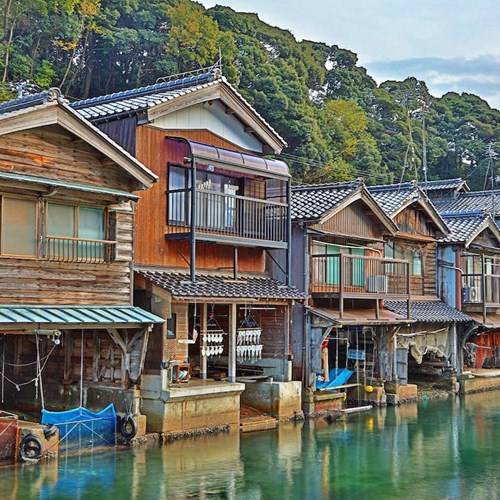 Tôn Sóng Nhựa: Giải Pháp Mái Lợp Kháng Muối Tuyệt Vời Cho Công Trình Ven Biển 4 Nhà ở dân dụng khu vực ven biển, đảo