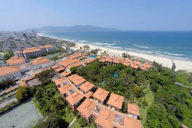 Tôn Sóng Nhựa: Giải Pháp Mái Lợp Kháng Muối Tuyệt Vời Cho Công Trình Ven Biển 1 Thách thức của công trình tại khu vực ven biển