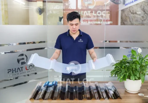 Tôn Nhựa Lấy Sáng Loại Nào Tốt? Polycarbonate, Composite, FRP Hay Acrylic?