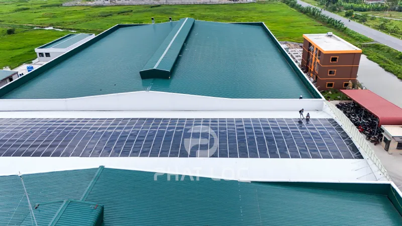 Dự Án Lắp Đặt 1000m² Tấm Nhựa Lấy Sáng Polycarbonate Màu Xám Khói Cho Nhà Máy May Tại Tỉnh Thái Bình, Việt Nam 6 Kết quả đạt được sau khi lắp đặt