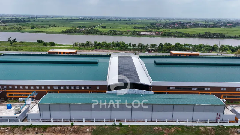 Dự Án Lắp Đặt 1000m² Tấm Nhựa Lấy Sáng Polycarbonate Màu Xám Khói Cho Nhà Máy May Tại Tỉnh Thái Bình, Việt Nam 8 Phát Lộc - Nhà máy sản xuất và phân phối các loại Tấm nhựa lấy sáng Polycarbonate cao cấp, uy tín lâu năm trên thị trường