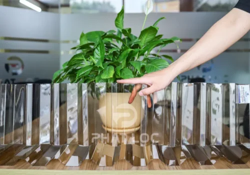tam nhua lay sang polycarbonate mau nau tra dang song anh 1