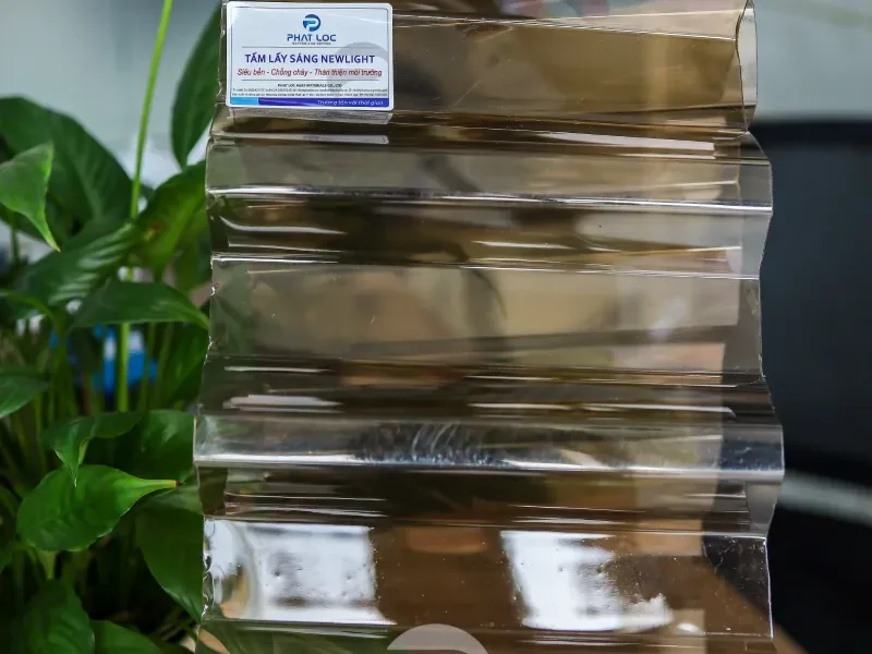 tam nhua lay sang polycarbonate mau nau tra dang song anh 3